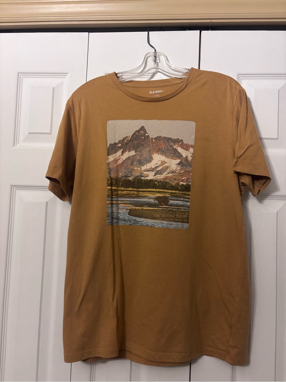 Old Navy Men's Tan Graphic Mountain Tee- Alaskan frontier